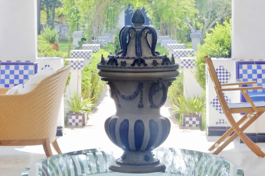 Galería abierta hacia la pérgola de Villa Paula