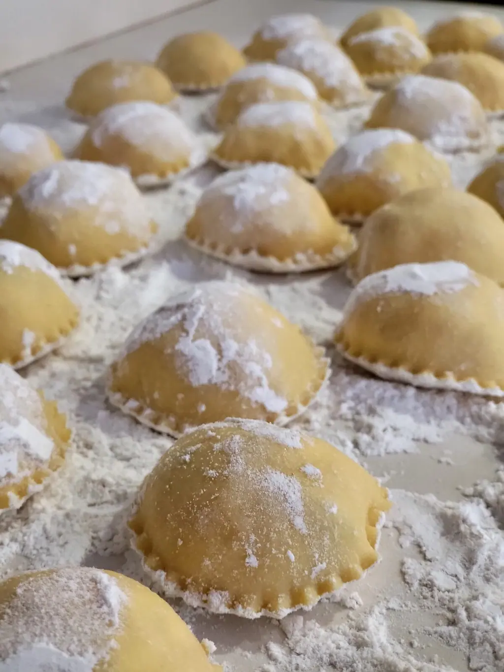 Raviolis de salmón recién cerrados en Villa Paula, Valencia
