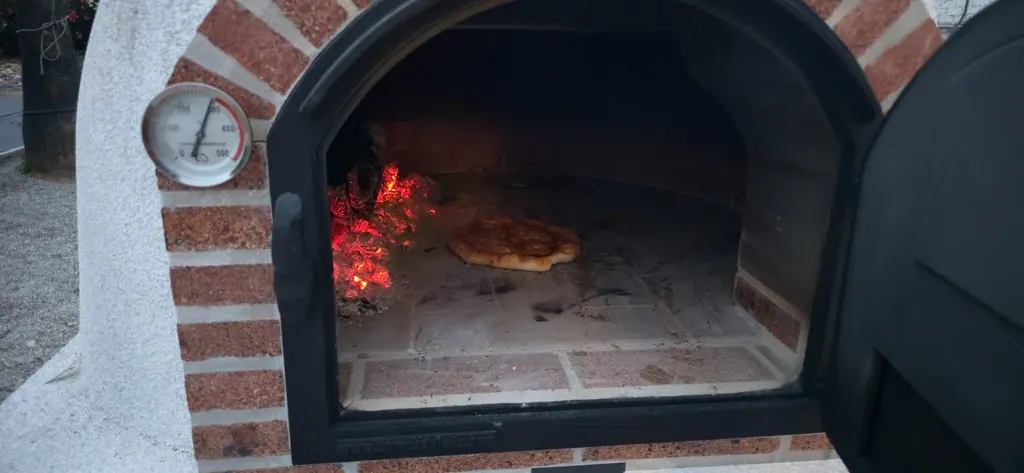 Termómetro del horno de barro de Villa Paula marcando la temperatura, Valencia