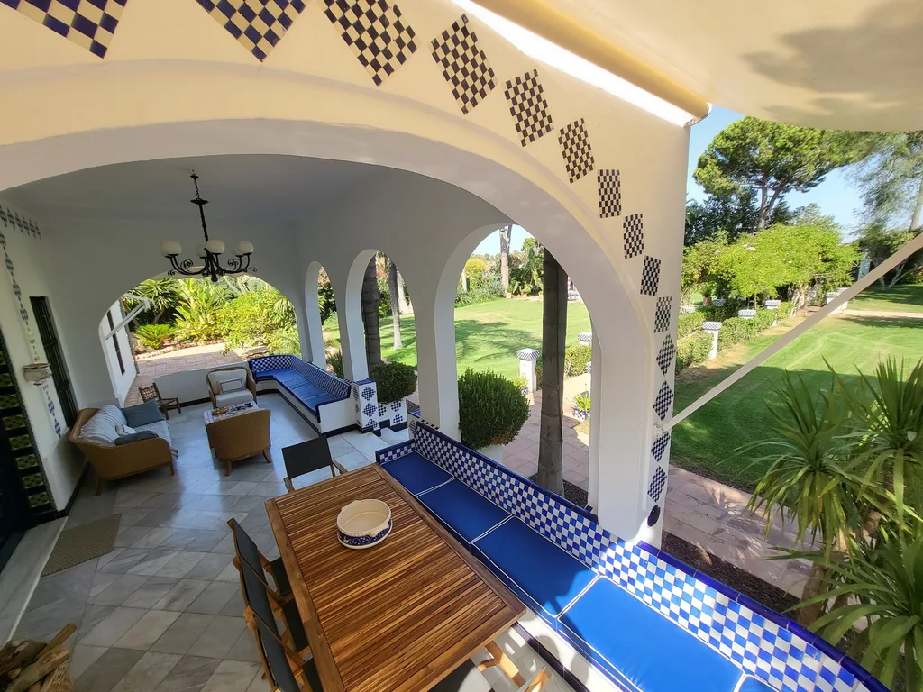 De verandatafel van Villa Paula