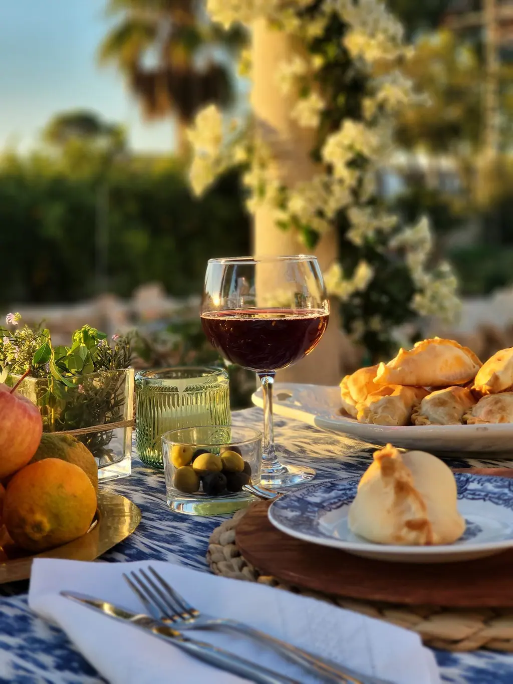 Vino de Fontanars servido en la mesa de Villa Paula, Valencia