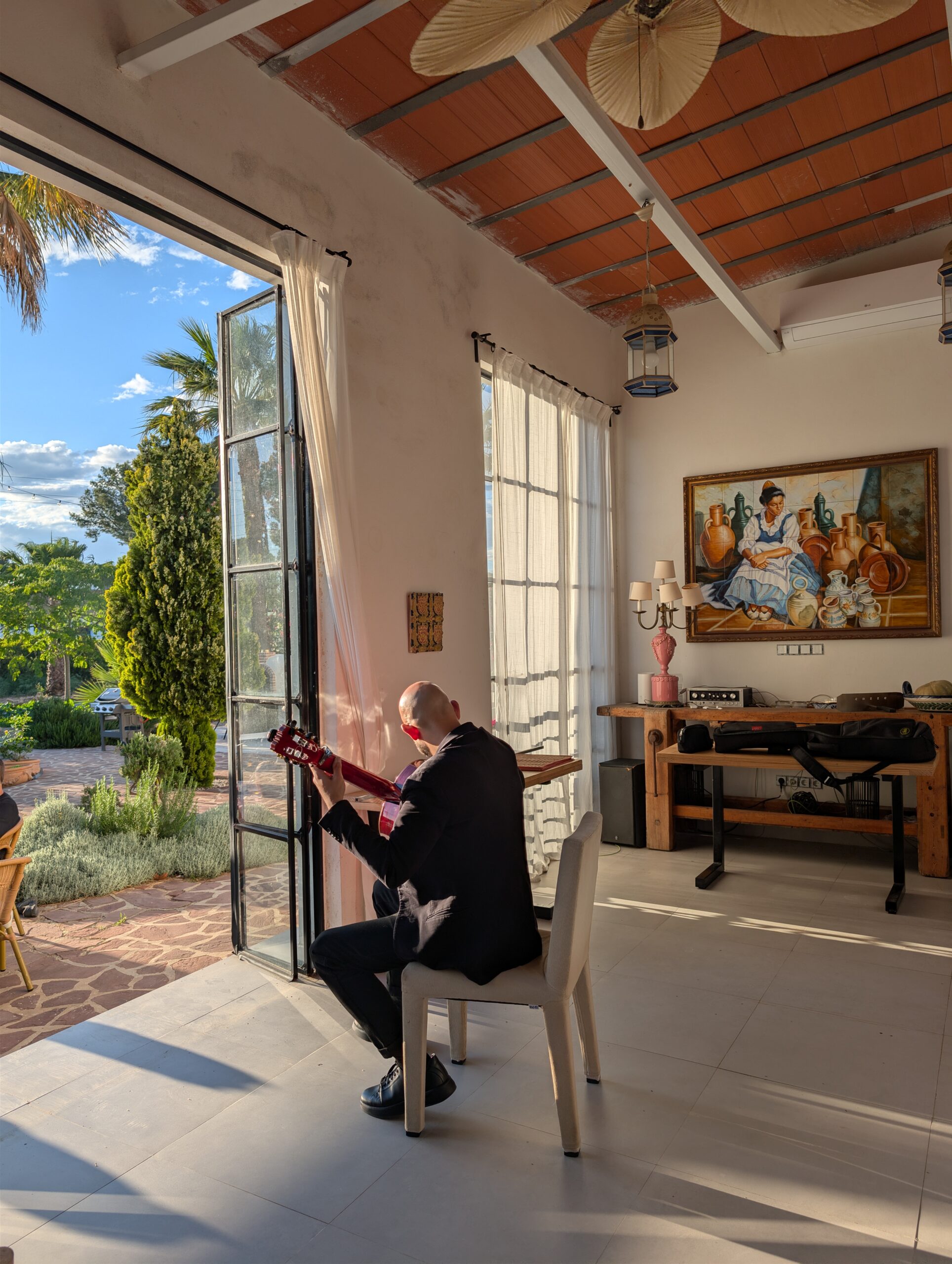 Guitarra flamenca en el cenador de Villa Paula, Valencia